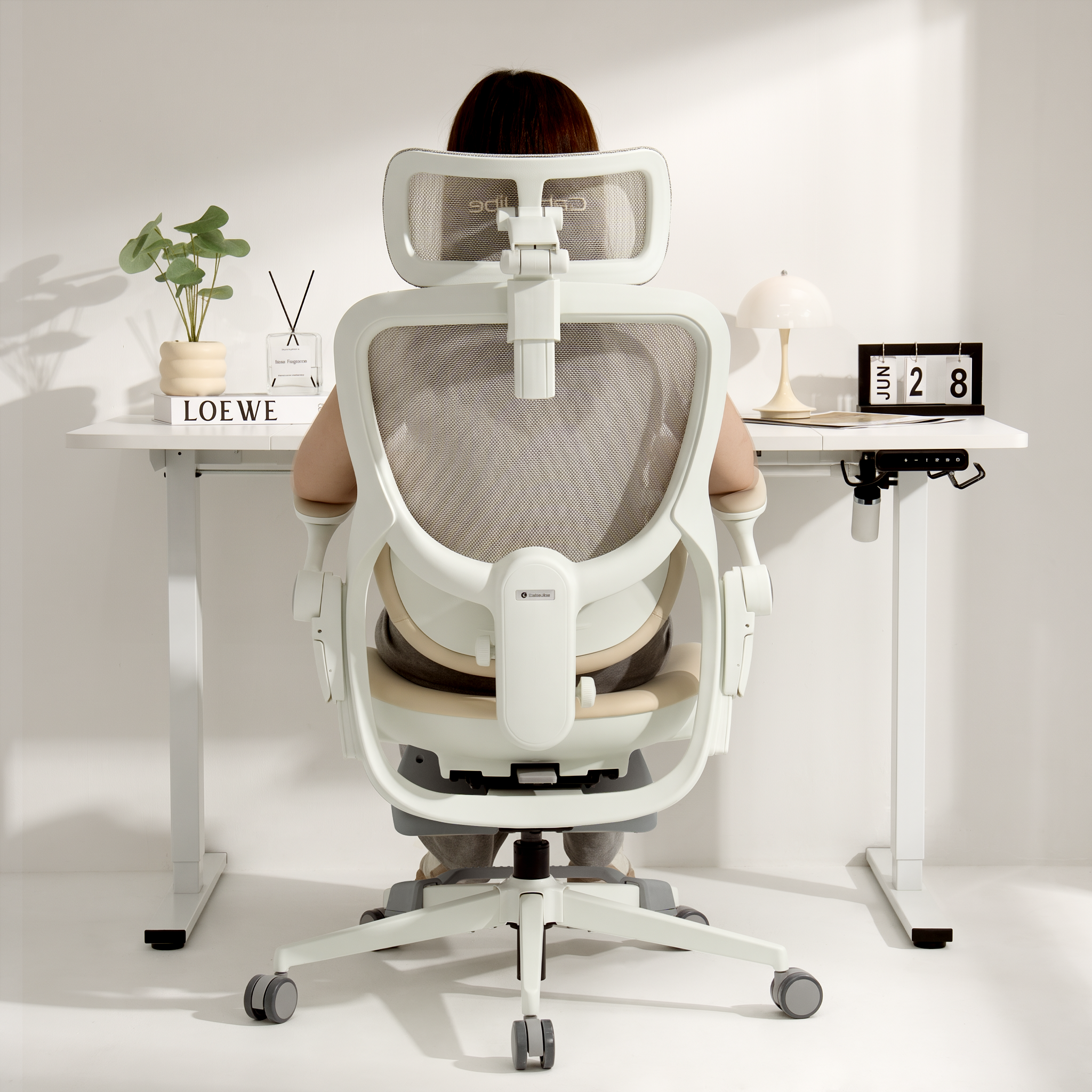 CabeVibe CabLady S2 Petite ergonomic office chair with breathable mesh back and lumbar support in home office #color_cream