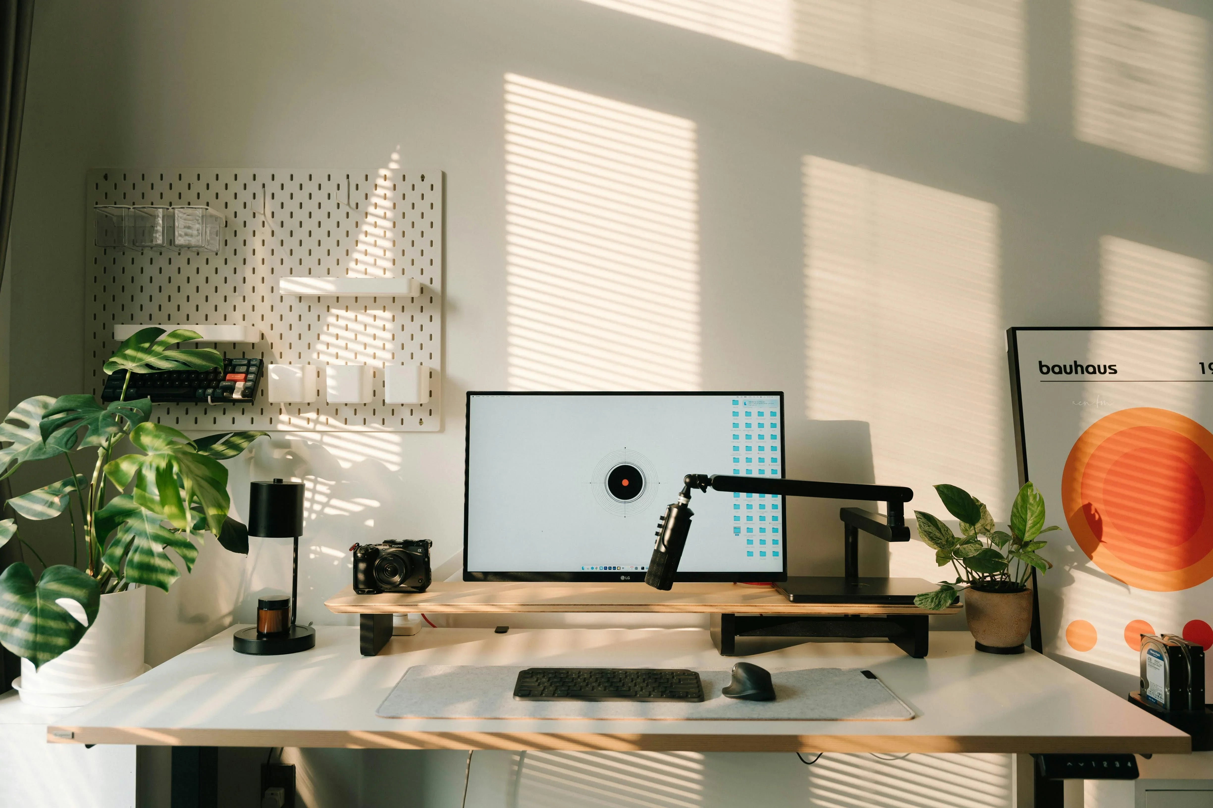 Style Meets Support — The Aesthetic Philosophy Behind CabeVibe's Women-Centric Ergonomic Chairs