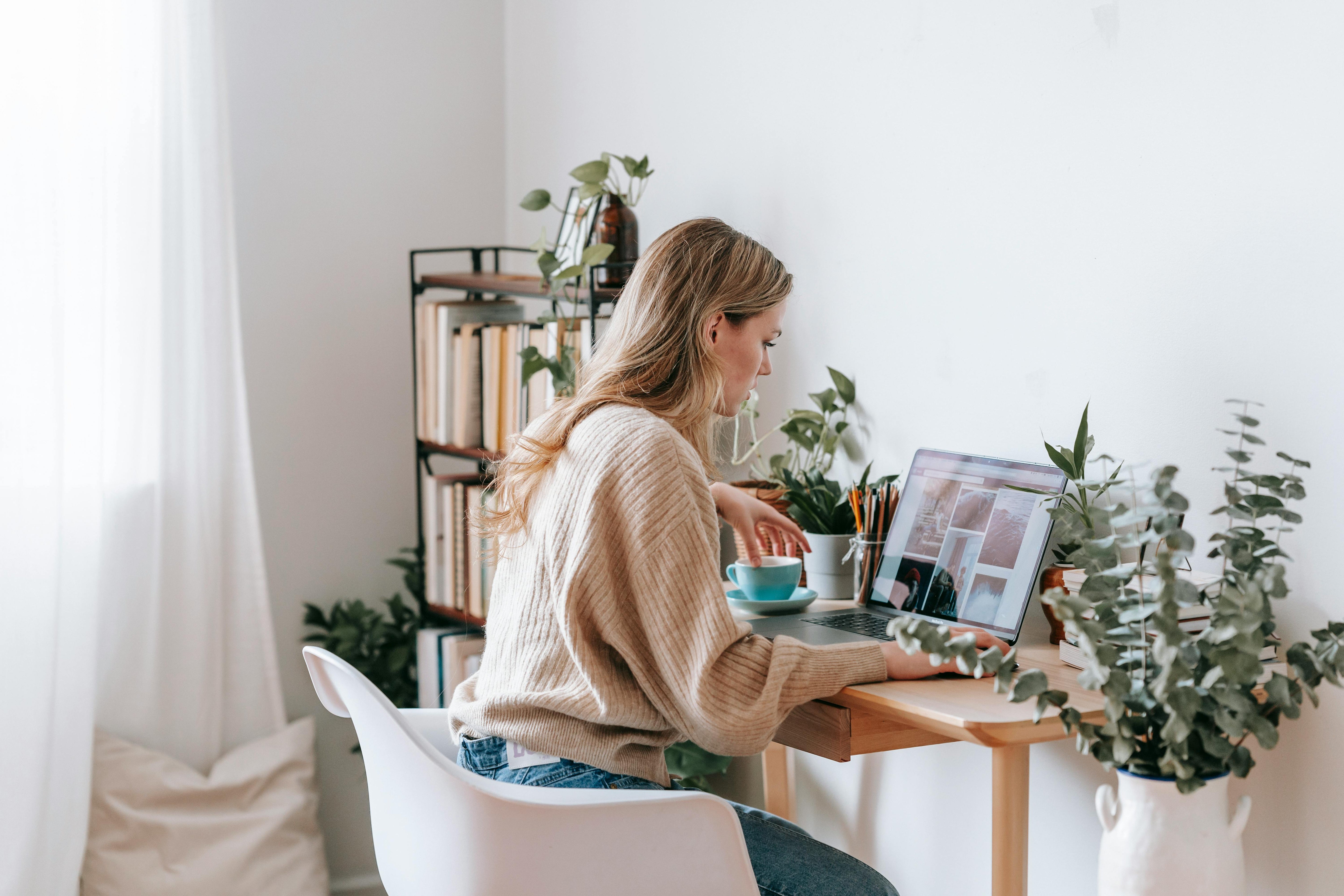 Is Your "Coder Chair" Killing Your Vibe?💻How to Build a Beautiful, Pain-Free Home Workspace